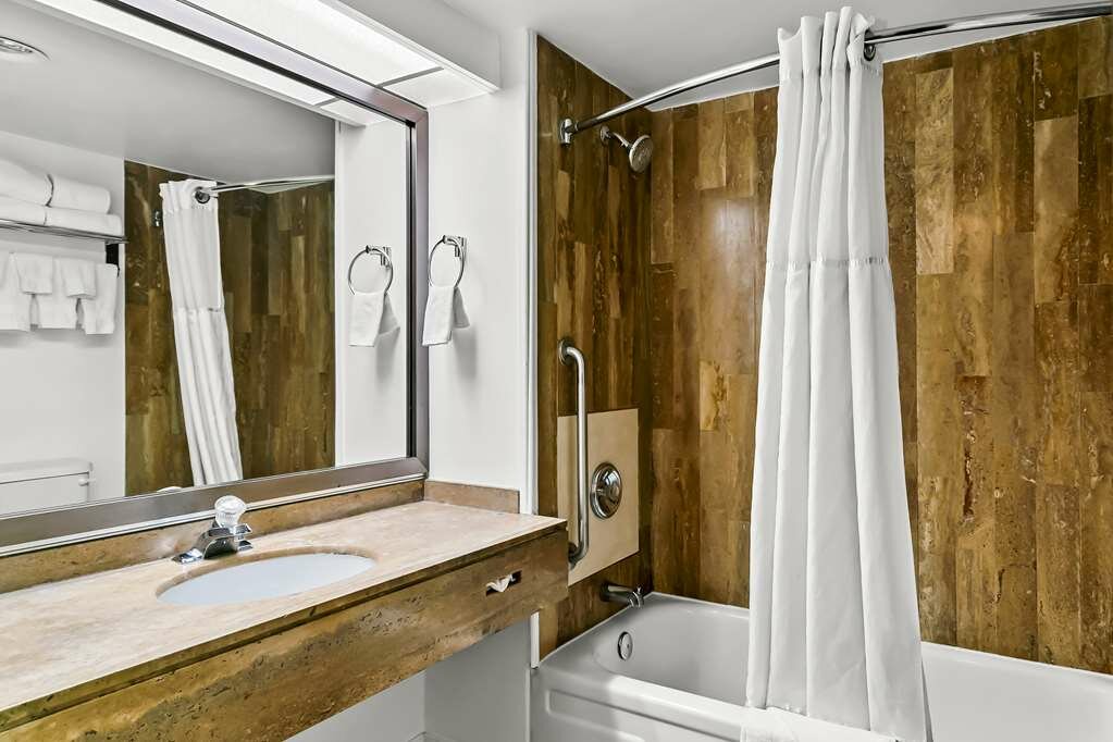 Фото Best Western Downtown Sudbury Centreville
