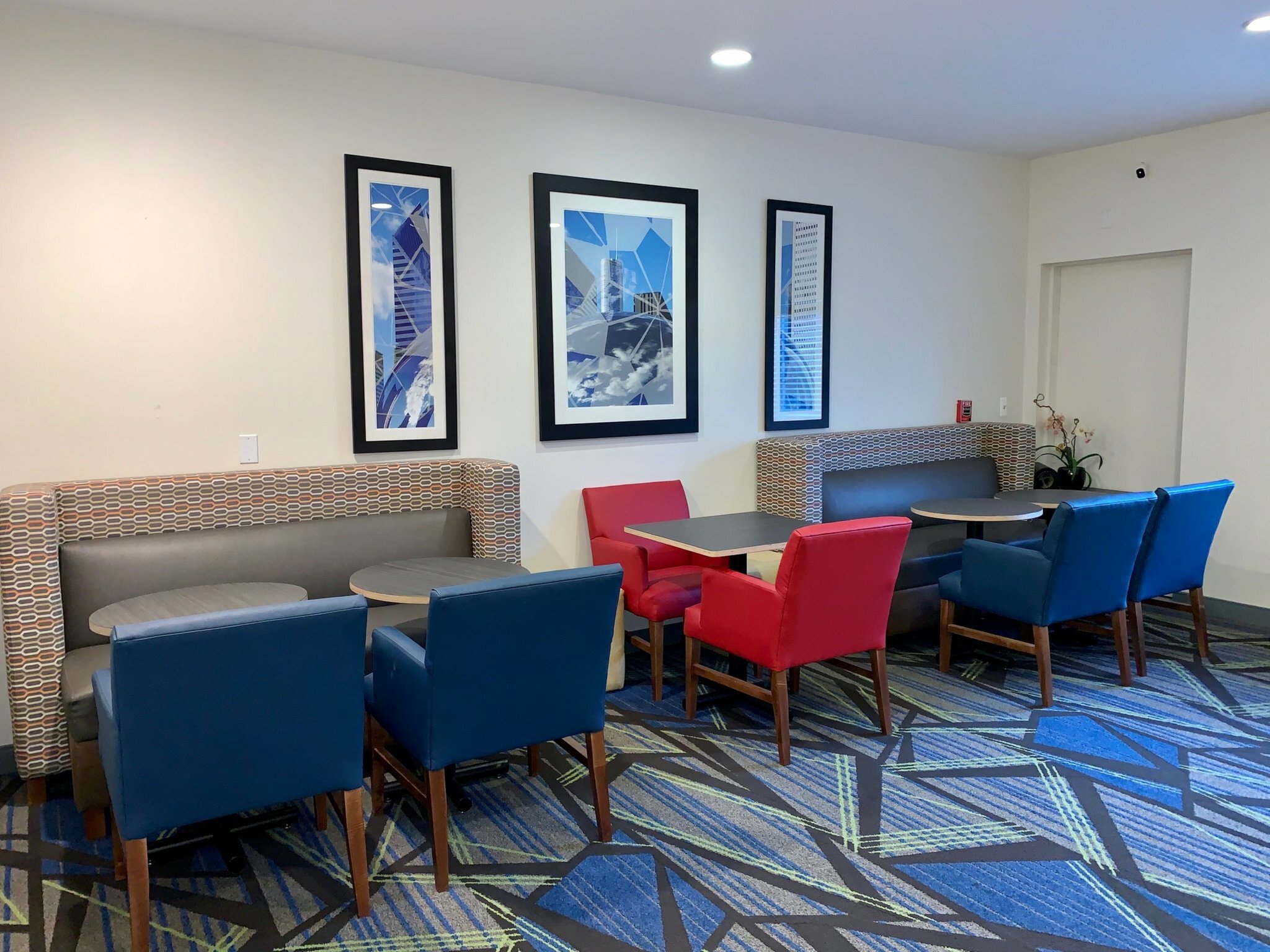 Фото Holiday Inn Express Hotel & Suites Chicago - Libertyville, an Ihg Hotel