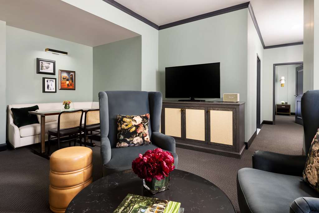 Фото The Candler Hotel Atlanta, Curio Collection by Hilton