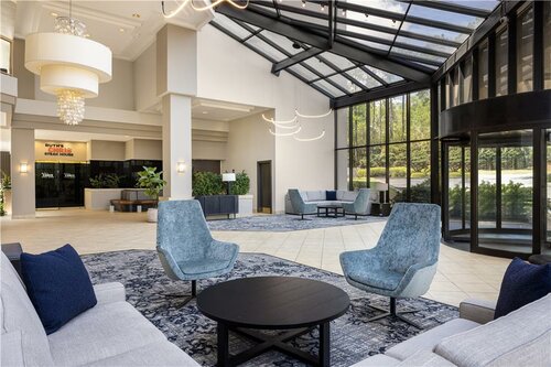 Гостиница Embassy Suites Hotel Birmingham в Бирмингеме