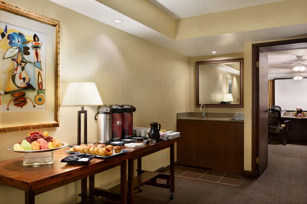 Фото Embassy Suites by Hilton Dallas Dfw Airport South