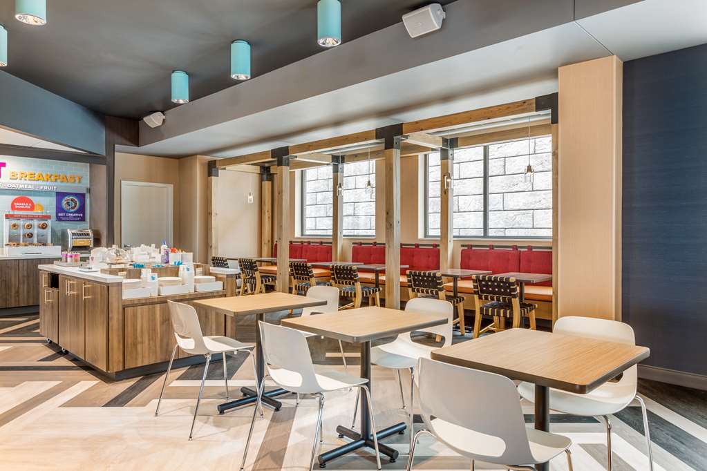 Фото Tru by Hilton Madison West, Wi