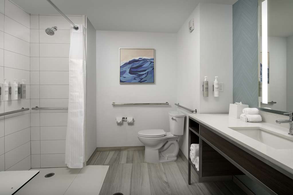 Фото Hilton Garden Inn Pensacola Downtown