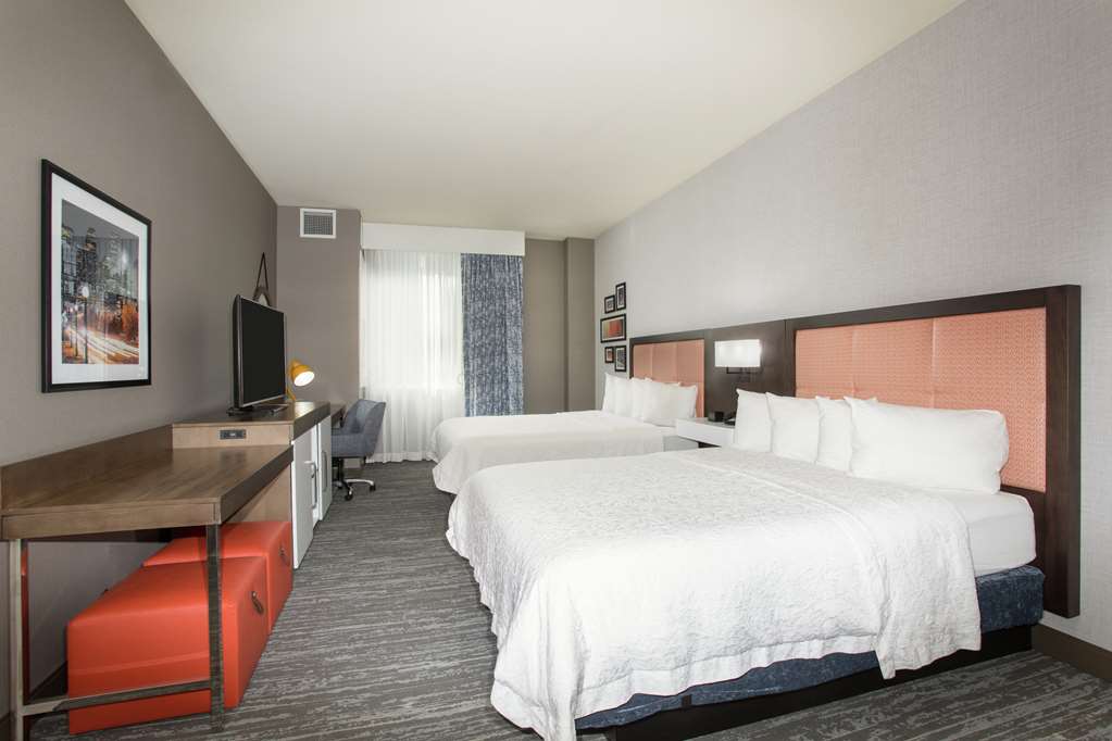 Фото Hampton Inn & Suites Denver-Downtown