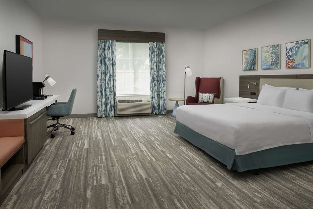 Фото Hilton Garden Inn Pensacola Downtown