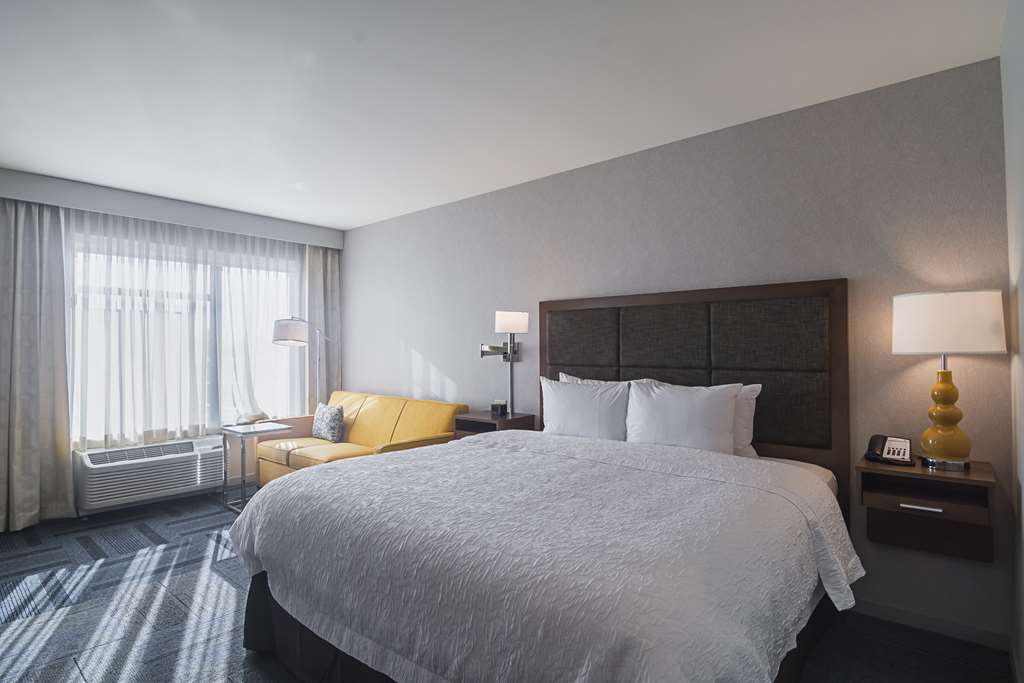 Фото Hampton Inn Chicago North Loyola Station