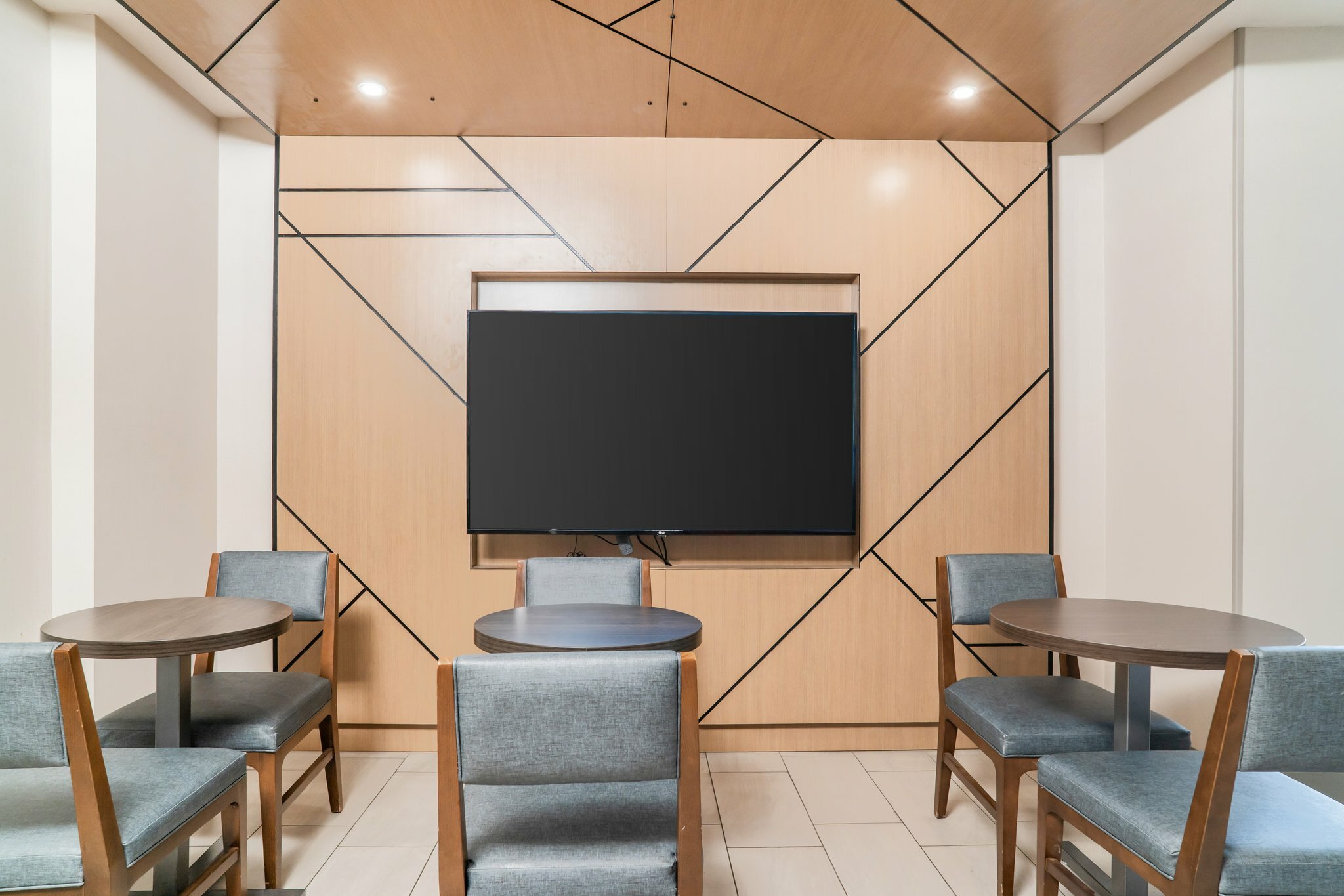 Фото Holiday Inn Express & Suites San Diego Otay Mesa