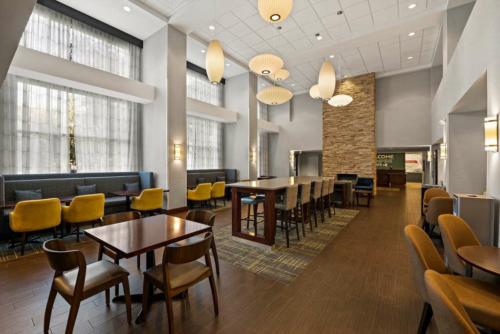 Фото Hampton Inn & Suites Poughkeepsie