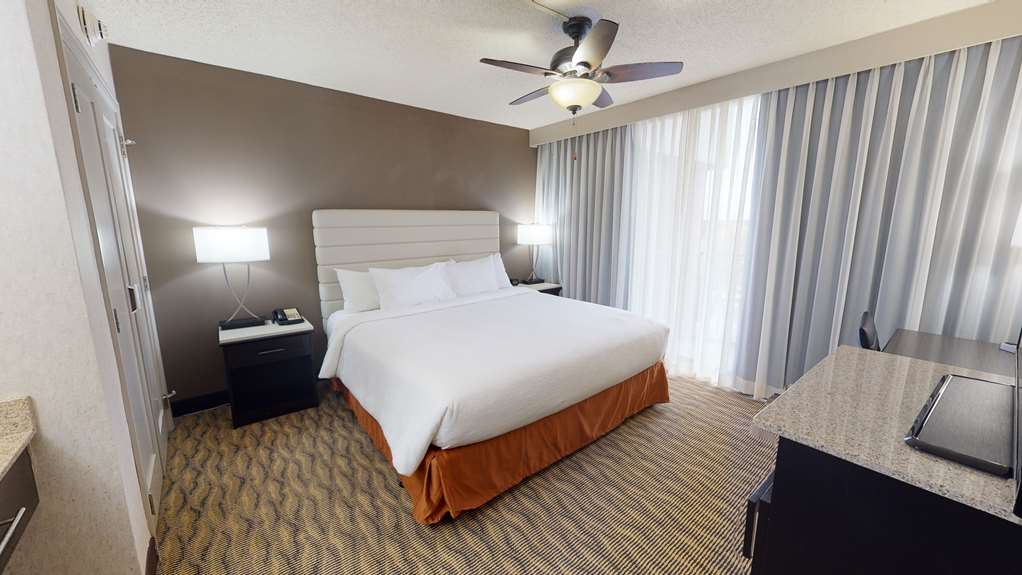 Фото Embassy Suites by Hilton Oklahoma City Will Rogers Airport