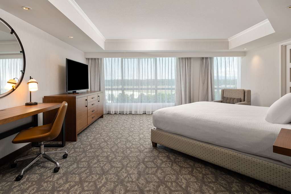 Фото Embassy Suites by Hilton Portland Airport
