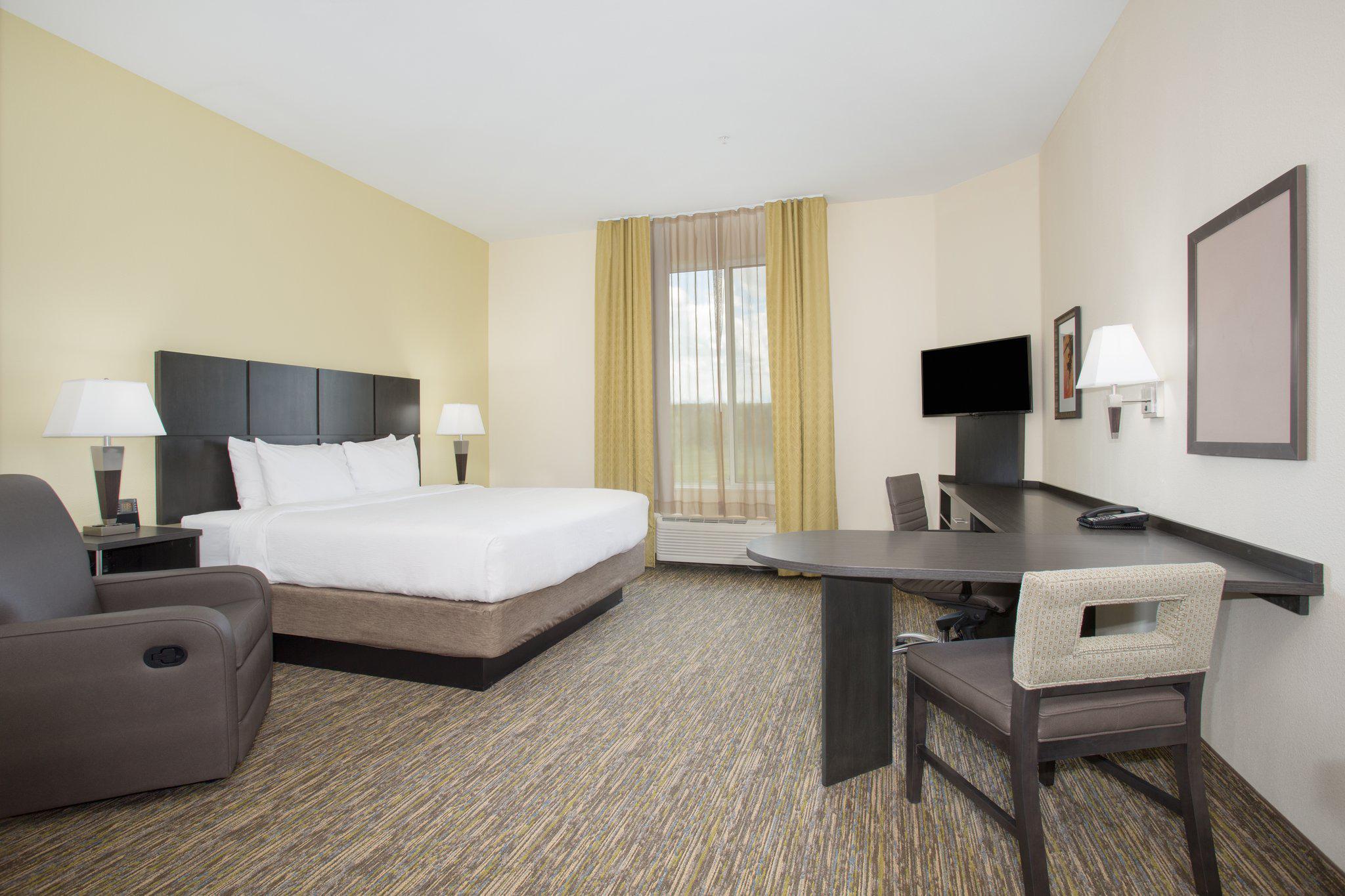 Фото Candlewood Suites Longmont, an Ihg Hotel