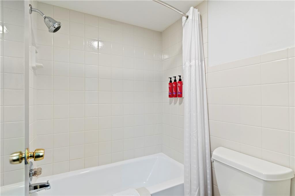 Фото Best Western Plus Revere Inn & Suites
