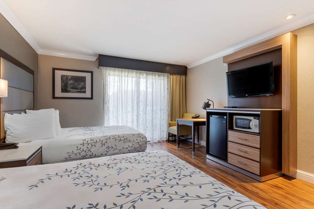 Фото Best Western Plus Forest Park Inn