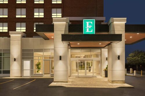Гостиница Embassy Suites by Hilton Toronto Airport в Миссиссаге