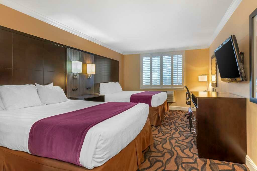 Фото Best Western Plus Airport Plaza