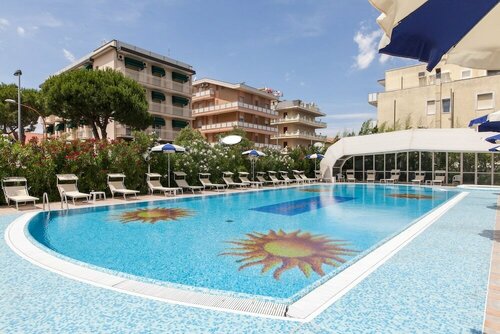 Гостиница Hotel Universal в Червии