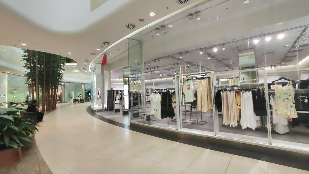 Киім дүкені H&M, Алматы, фото