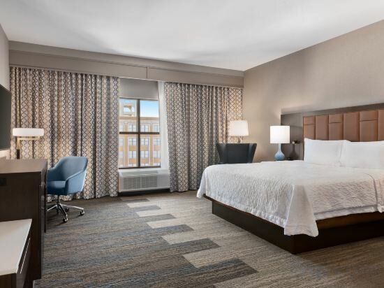 Фото Hampton Inn & Suites Kansas City Downtown Crossroads