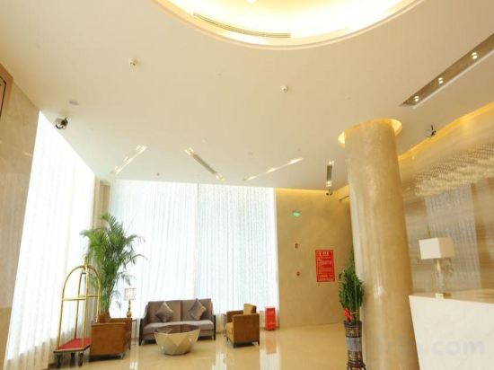 Фото Shenzhen Baoan Plus Gems Cube Hotel