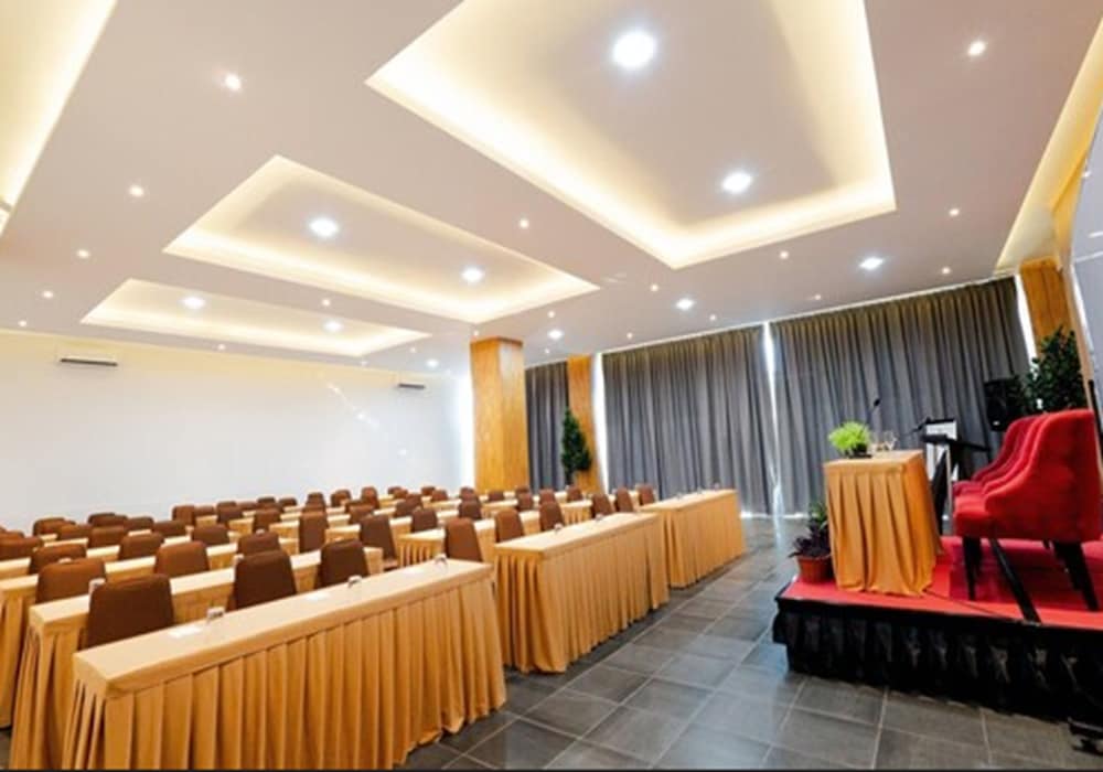 Фото The Crew Hotel Kualanamu International Airport