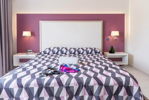 Внешний вид отеля The Purple Hotel by Ibiza Feeling - Adults only в Сан-Антонио-де-Портмани, фото 2