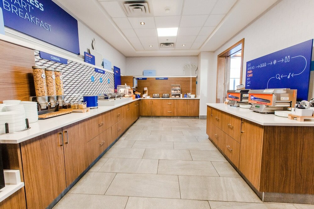 Фото Holiday Inn Express & Suites West Edmonton - Mall Area, an Ihg Hotel