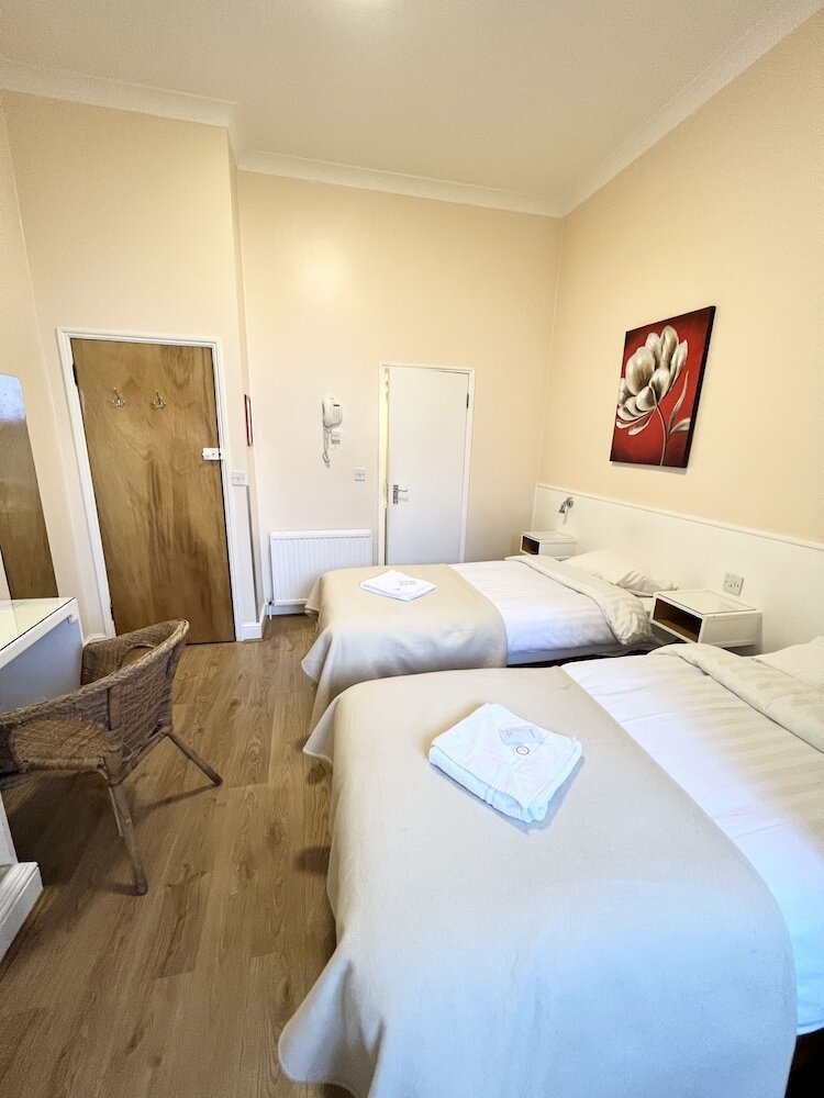 Фото Melbourne House Hotel