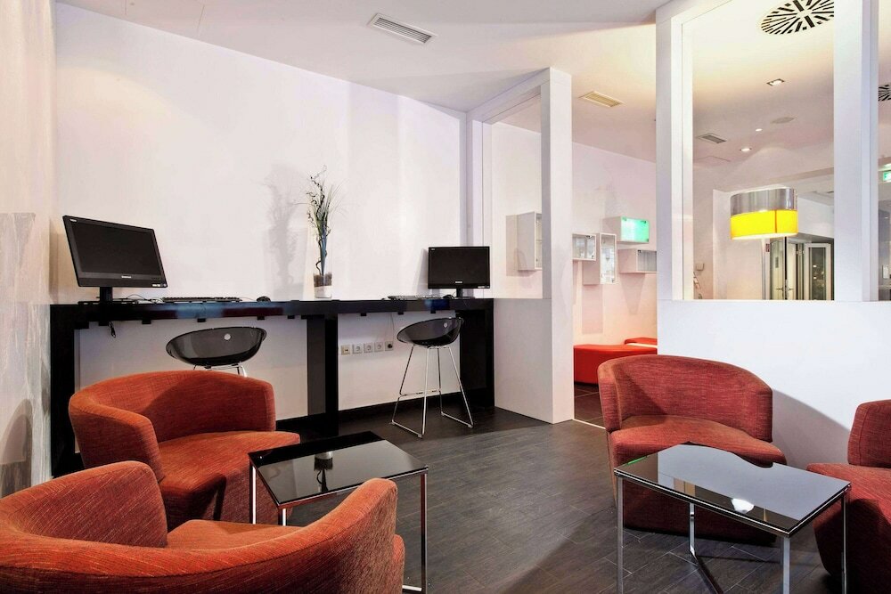 Фото Wyndham Garden Düsseldorf City Centre Königsallee