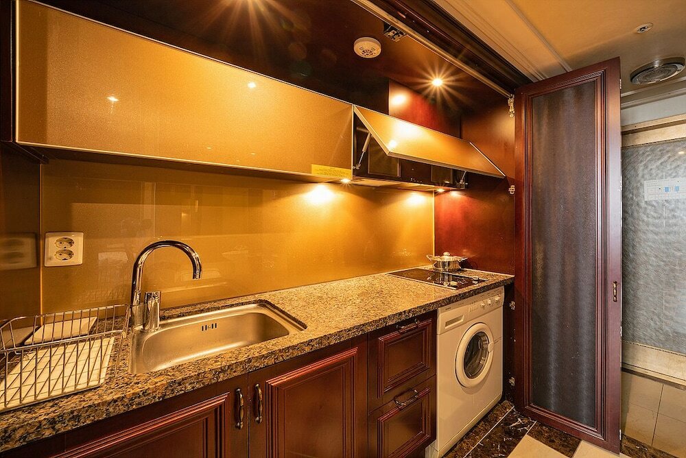 Фото Yeoksam Artnouveau City Hotel and Residence