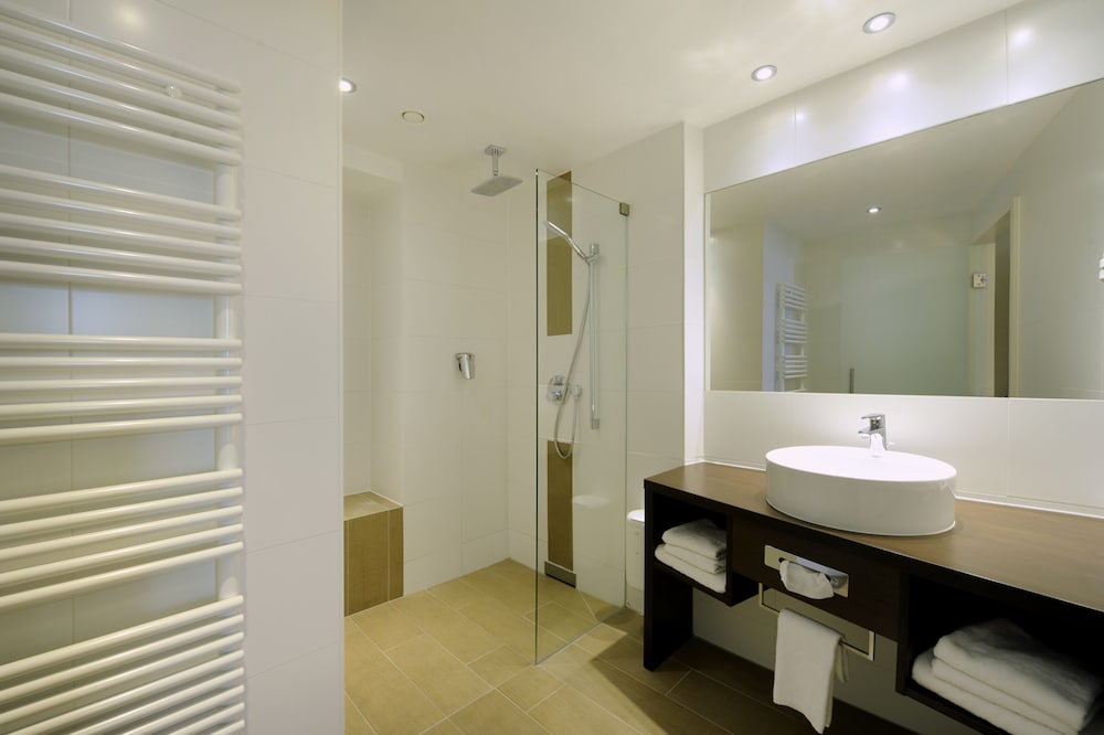 Фото Van Der Valk Hotel Charleroi Airport