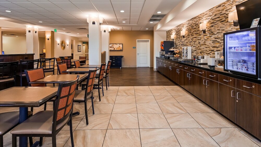 Фото Best Western Plus Hudson Hotel & Suites