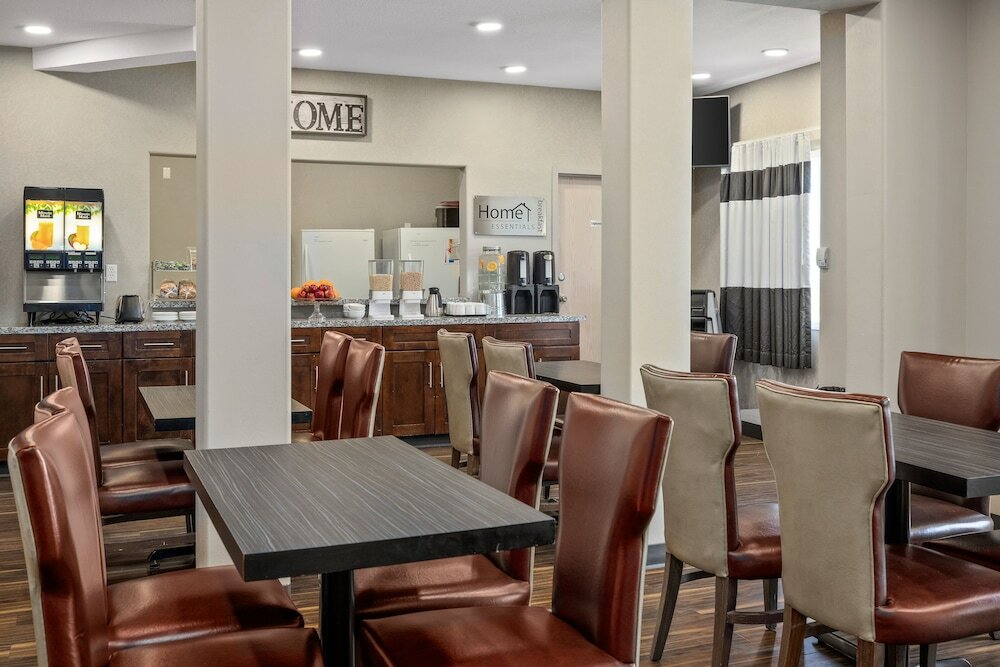 Фото Home Inn Express Medicine Hat