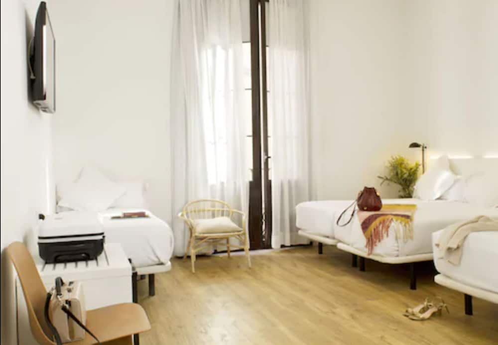 Фото Som Nit Born