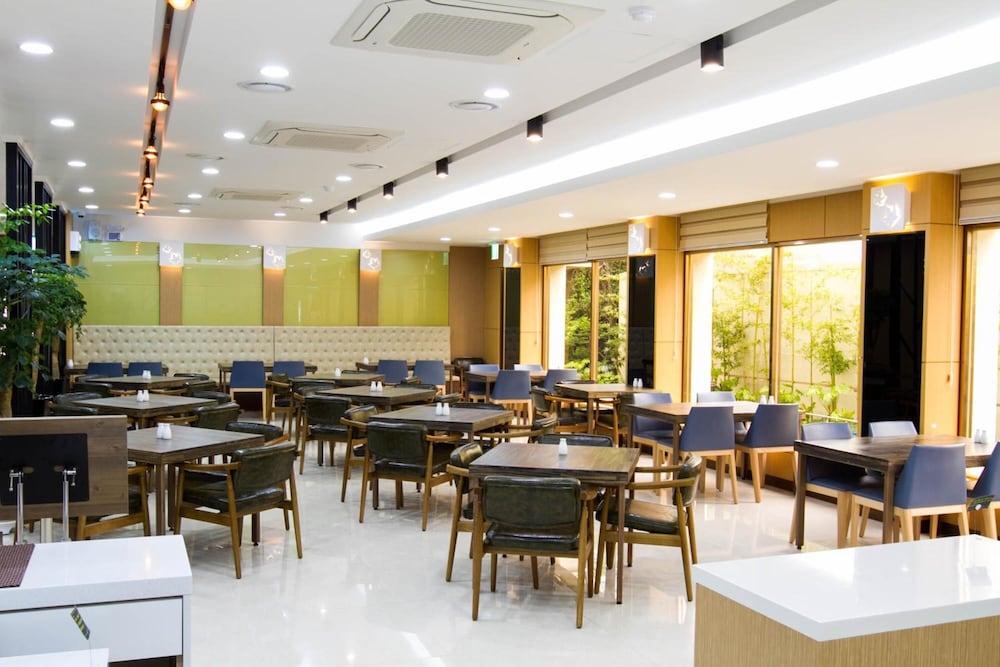 Фото Black Sands Hotel