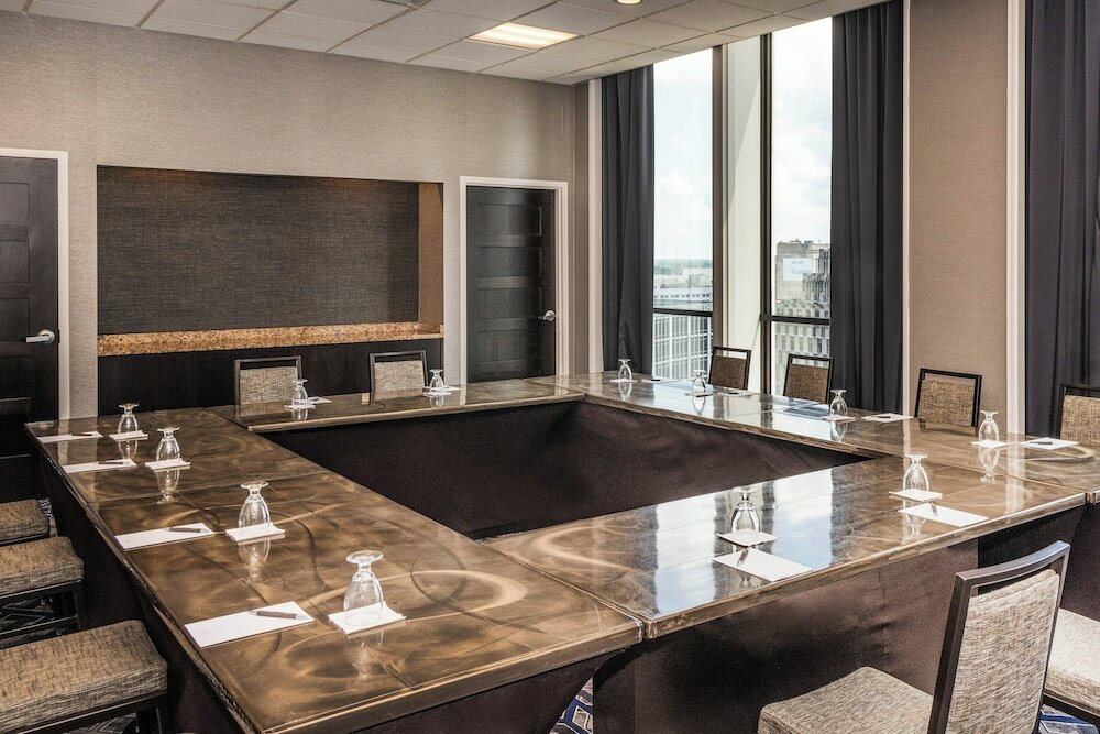 Фото Sheraton Indianapolis City Centre Hotel