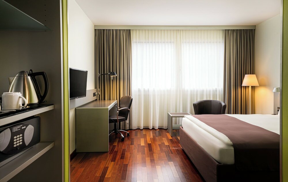 Фото Holiday Inn Zurich - Messe by Ihg