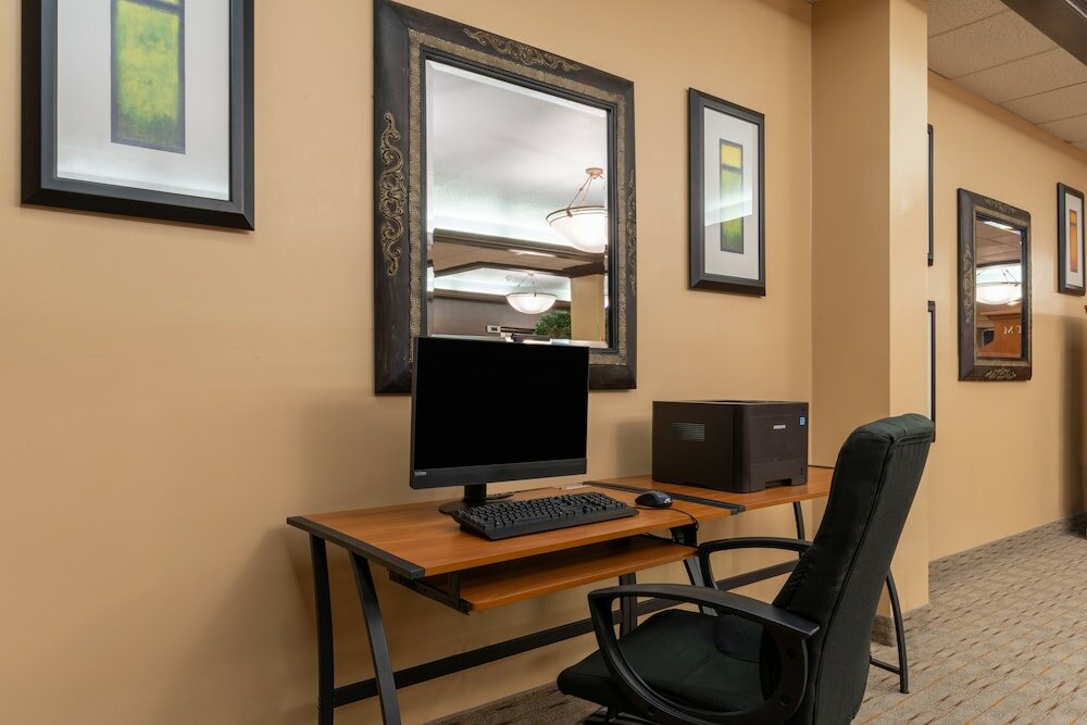 Фото Ramada by Wyndham Reno Hotel and Casino