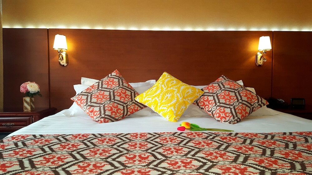 Фото New West Hotel