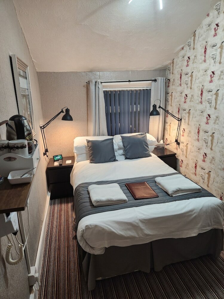 Фото Newholme Hotel