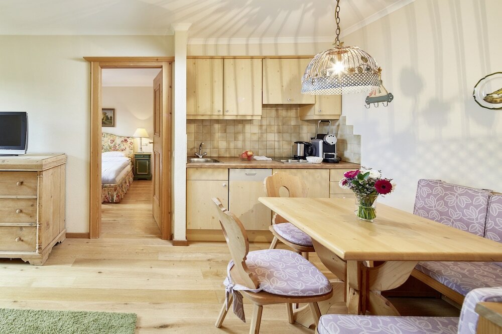 Фото Landsitz Römerhof - Hotel Apartments