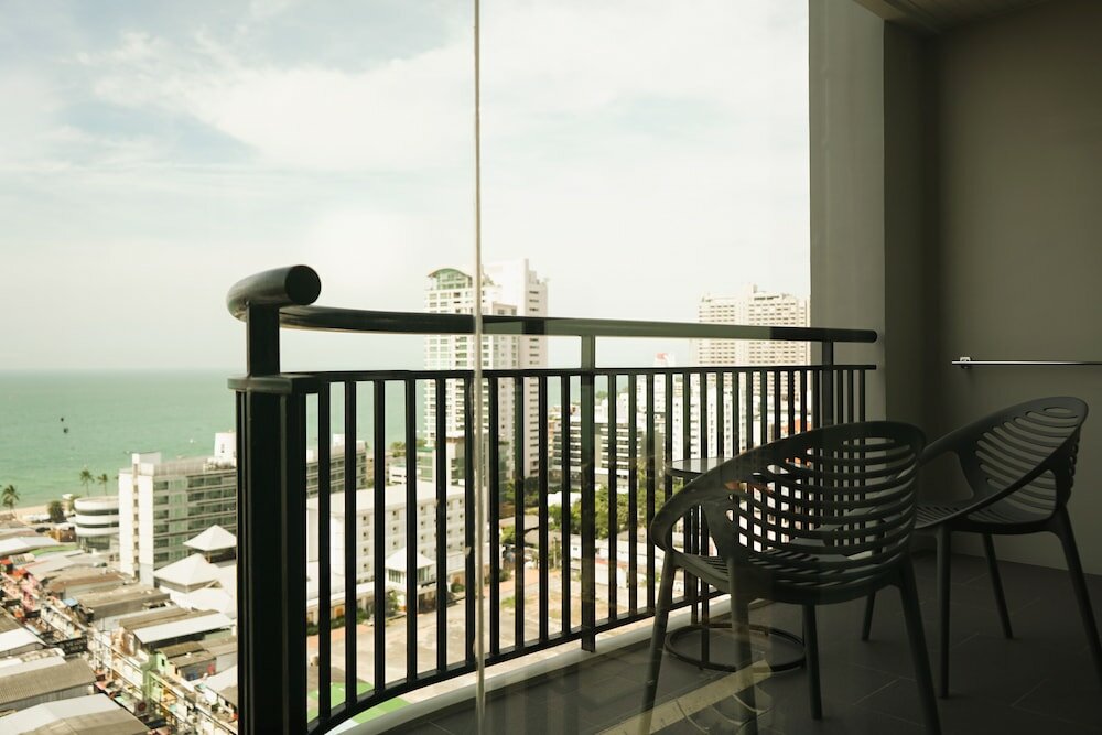 Фото Pattaya Discovery Beach Hotel