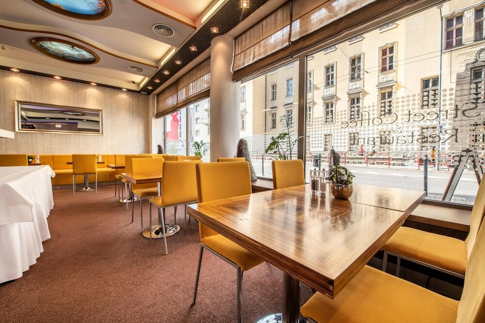 Фото Hotel Danubia Gate