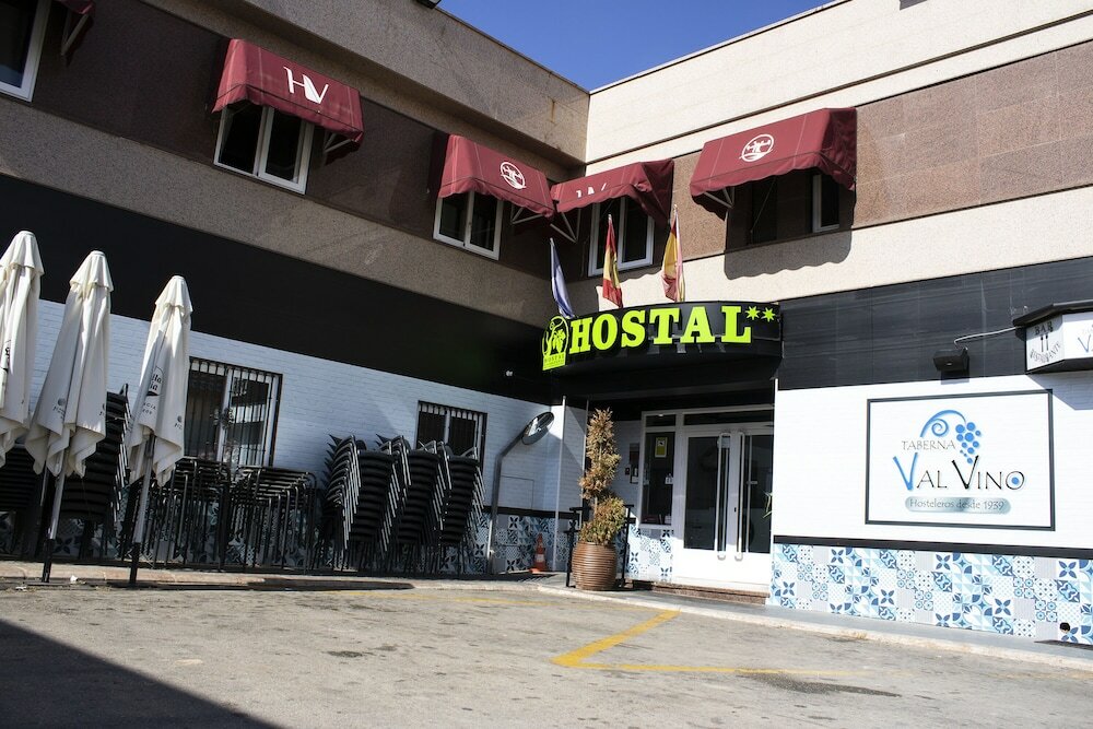 Фото Hostal Valdepeñas by Bossh Hotels
