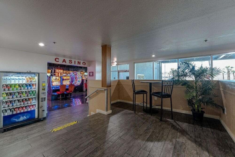 Фото Lucky Club Casino and Hotel