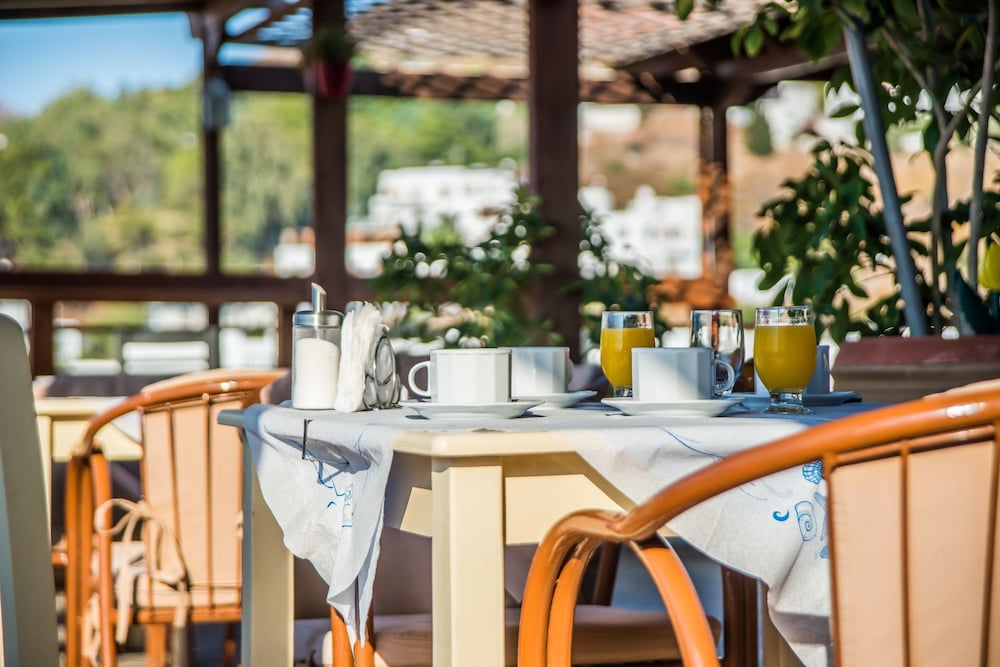 Фото Grikos Hotel