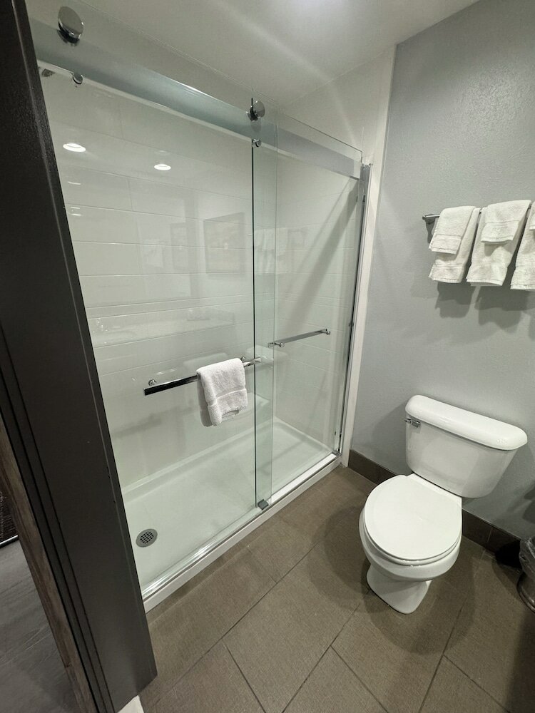 Фото Brentwood Suites