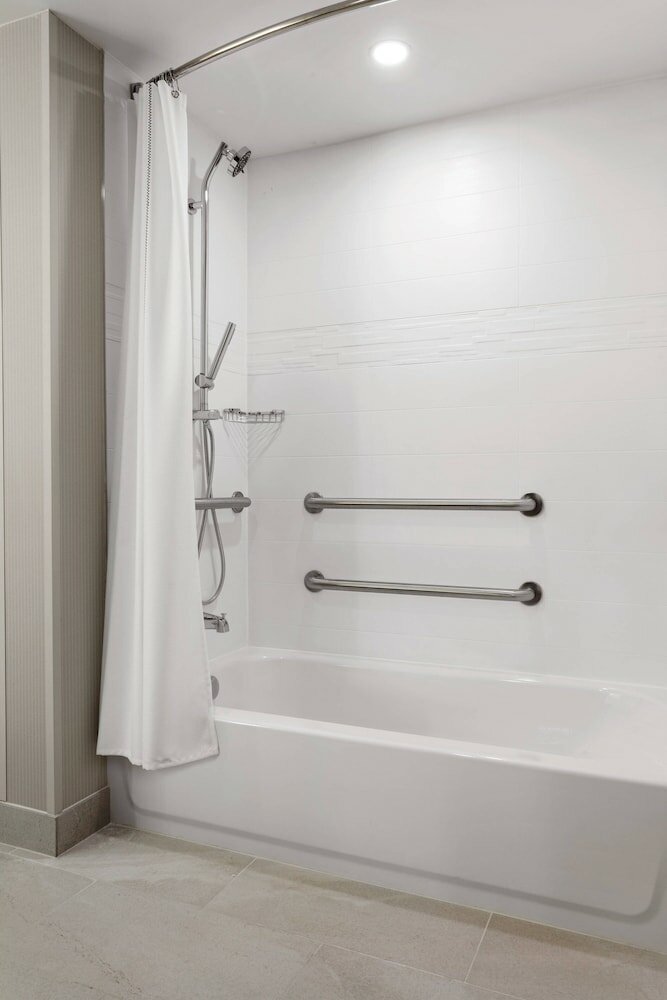 Фото Delta Hotels by Marriott Indianapolis Airport