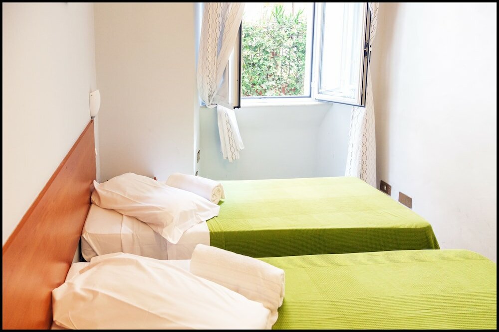 Фото Roman Holidays Hostel