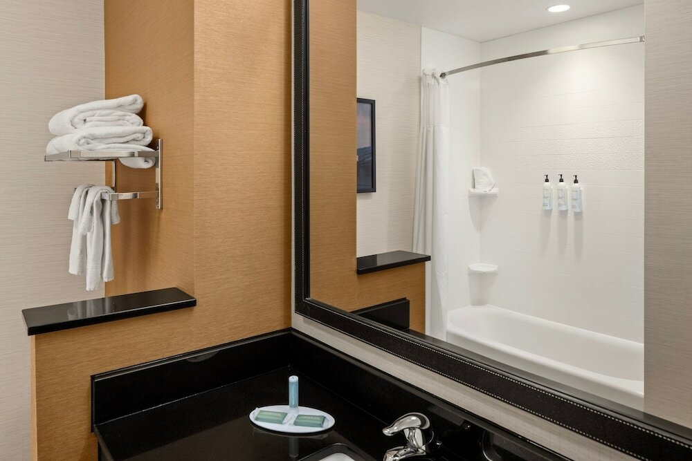 Фото Fairfield Inn & Suites by Marriott Waterloo Cedar Falls