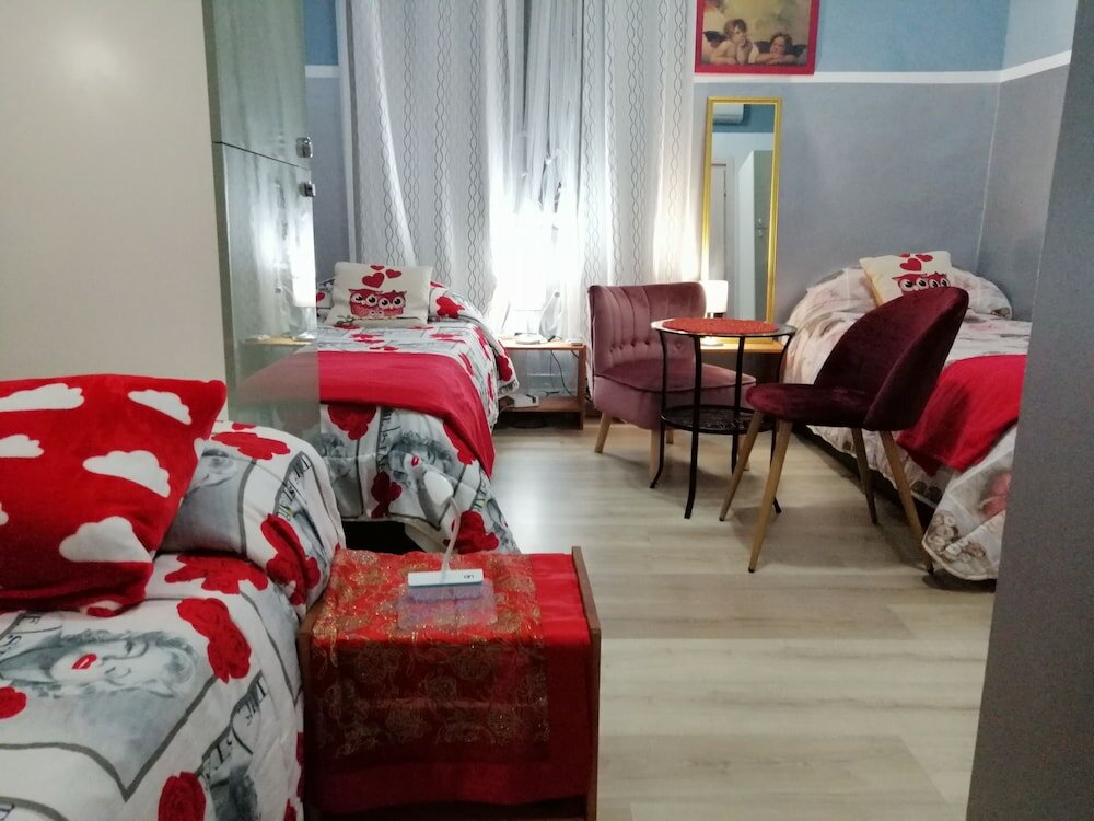 Фото Roman Holidays Hostel